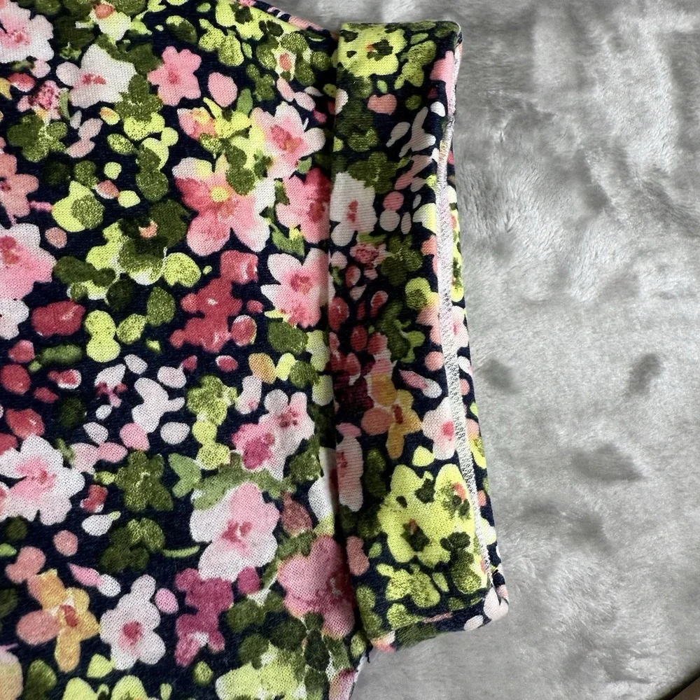Crown & Ivy Top Women's Crew Neck Tee Cuffed Sleeve Size XS Floral - Picture 3 of 8